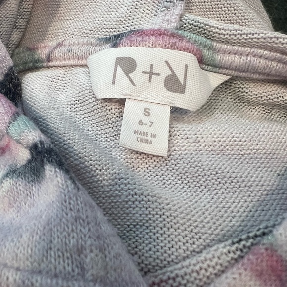 R & R floral sweater! - Picture 4 of 4